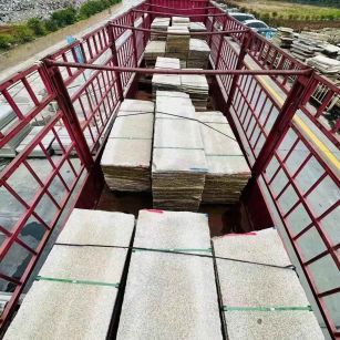 哈尔滨 黄金麻花岗岩荔枝面，光面毛板装车完成