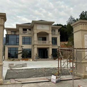 哈尔滨 黄金麻花岗岩别墅雕花外墙干挂配上门口雕花罗马柱