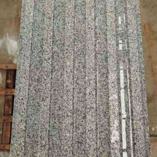 哈尔滨 芝麻白花岗岩荔枝面雕刻盲道，盲条