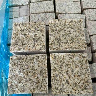 哈尔滨 黄金麻花岗岩自然面小方块，弹石，马蹄石等