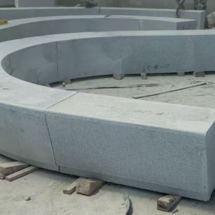 哈尔滨 芝麻白花岗岩光面弧形坐凳