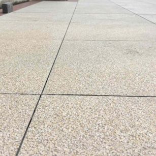 哈尔滨 黄金麻花岗岩石板材荔枝面地面铺装效果