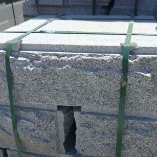 哈尔滨 芝麻白花岗岩自然面成品