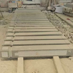 哈尔滨 芝麻白异形加工雕刻-栏杆大柱，方柱