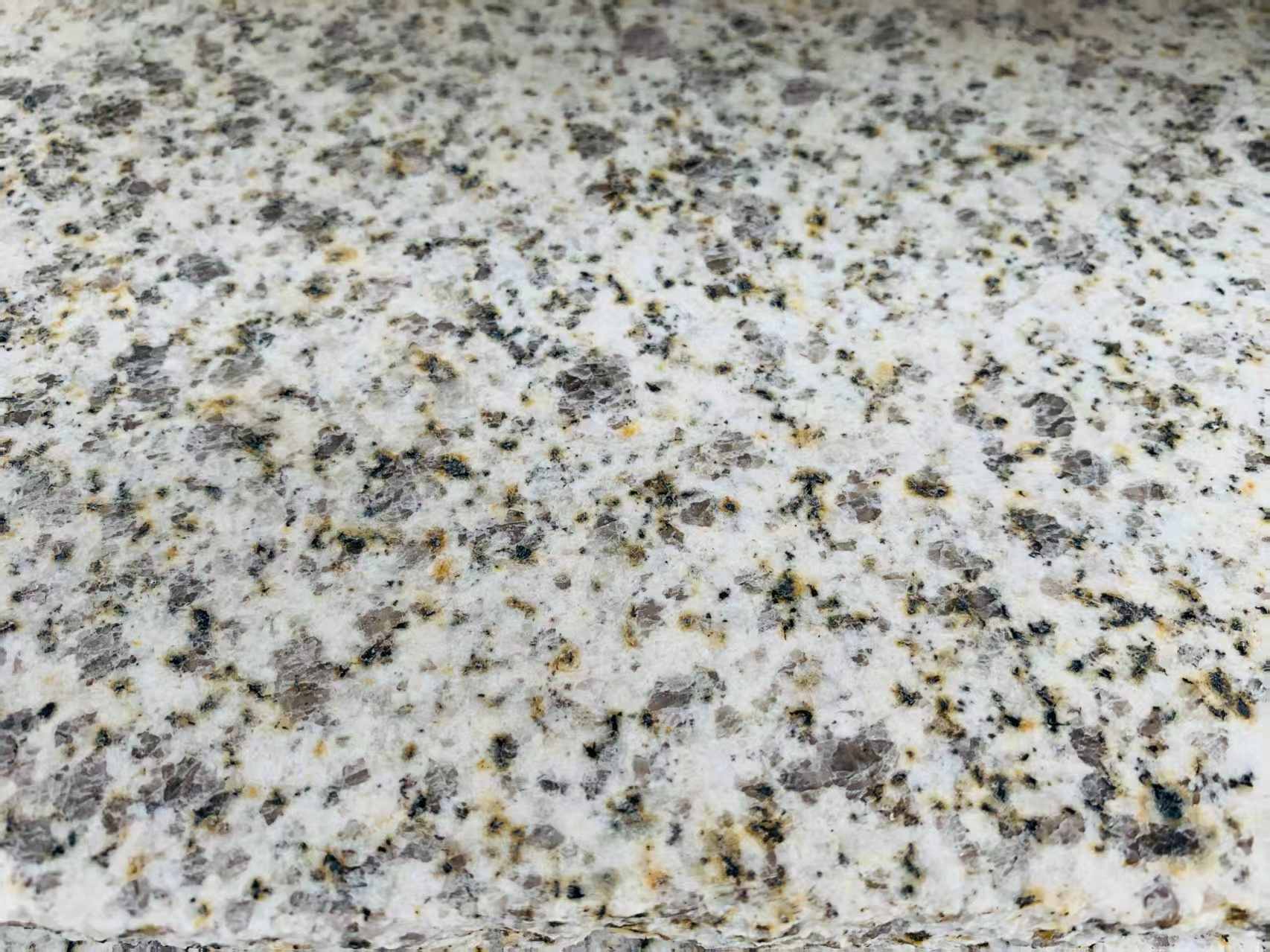 哈尔滨 黄金麻花岗岩石材浅黄光面