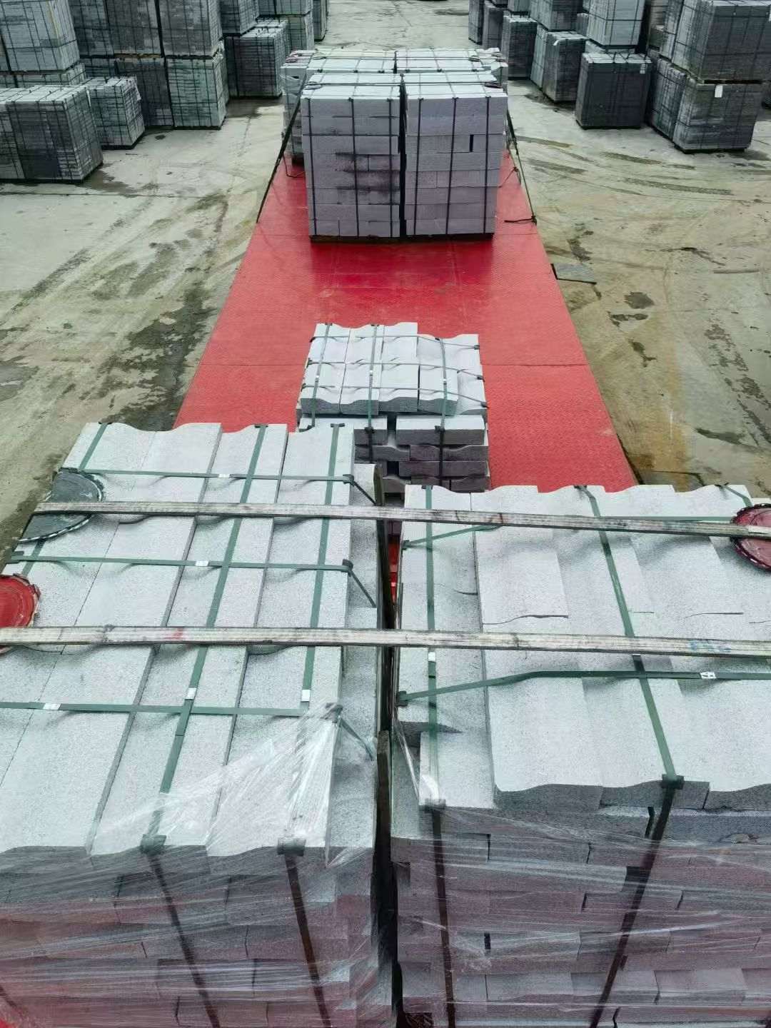 哈尔滨 芝麻白仿形加直形路沿石出货日常