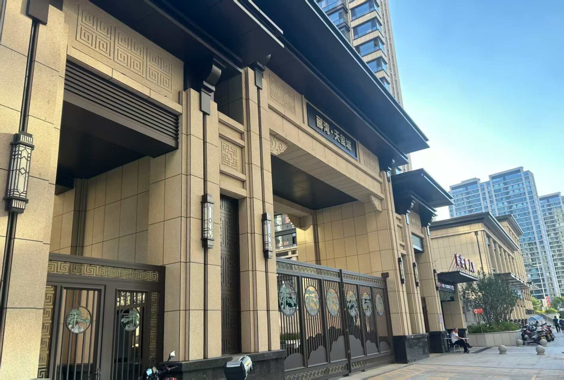 哈尔滨 黄金麻花岗岩荔枝面小区门楼外墙干挂