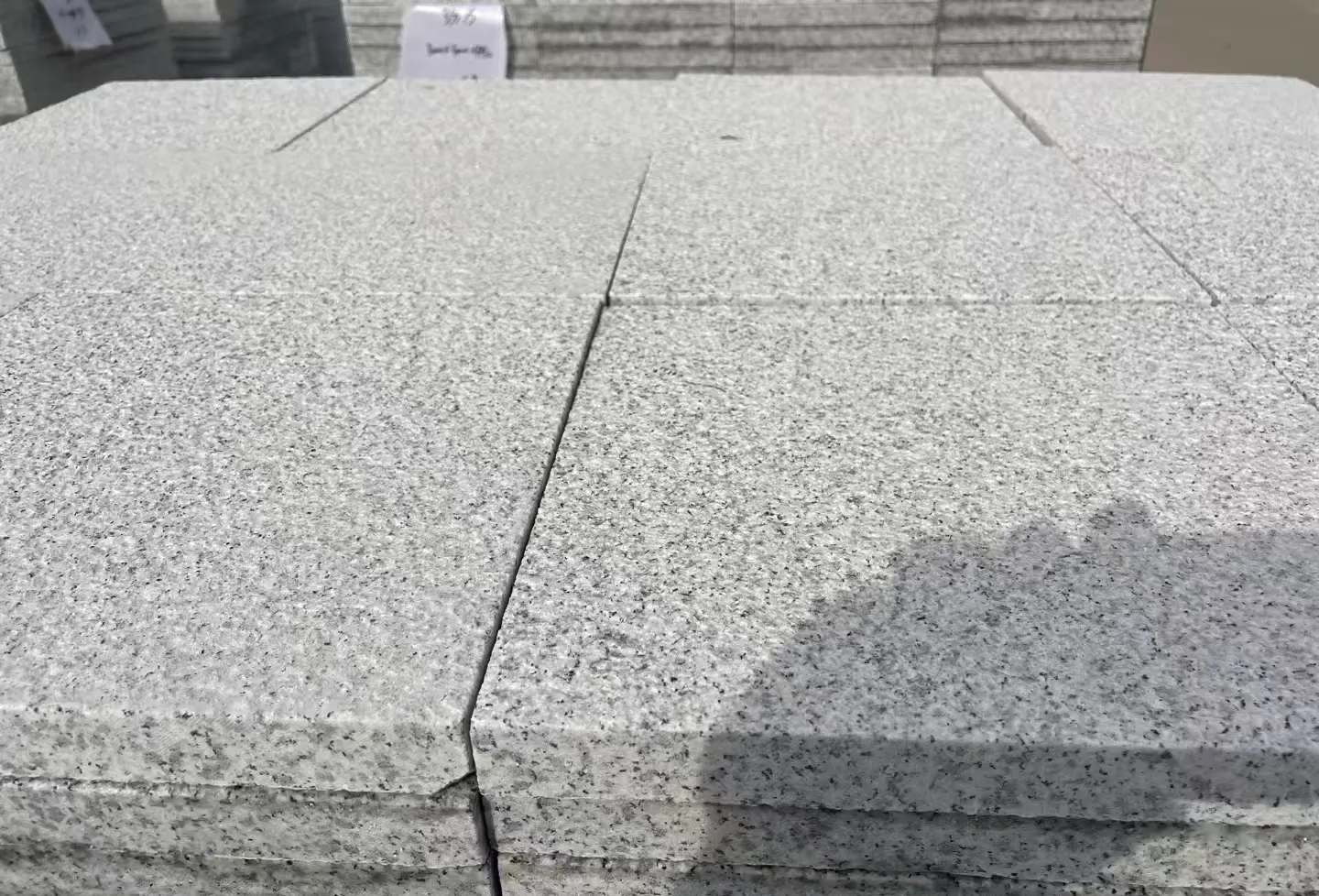 哈尔滨 白麻花岗岩石材推荐 荔枝面地铺石