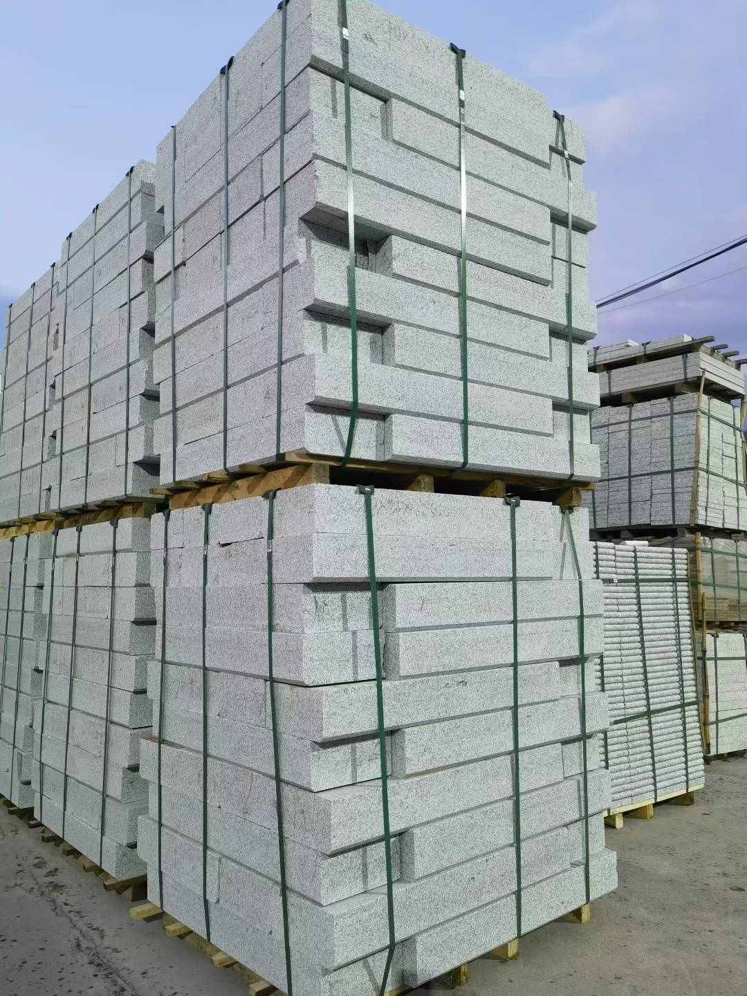 哈尔滨 芝麻白花岗岩路沿石，路缘石，路肩石，道牙，立缘石，马路牙子，街沿石，侧石等