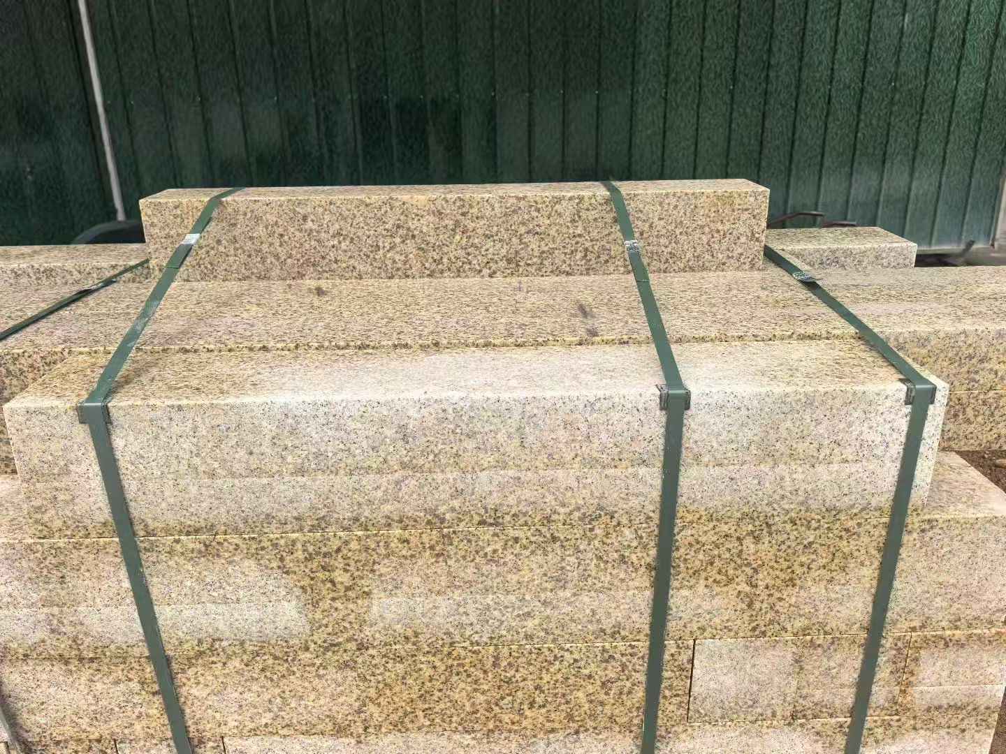 哈尔滨 黄金麻花岗岩石材机切面栏杆料半成品