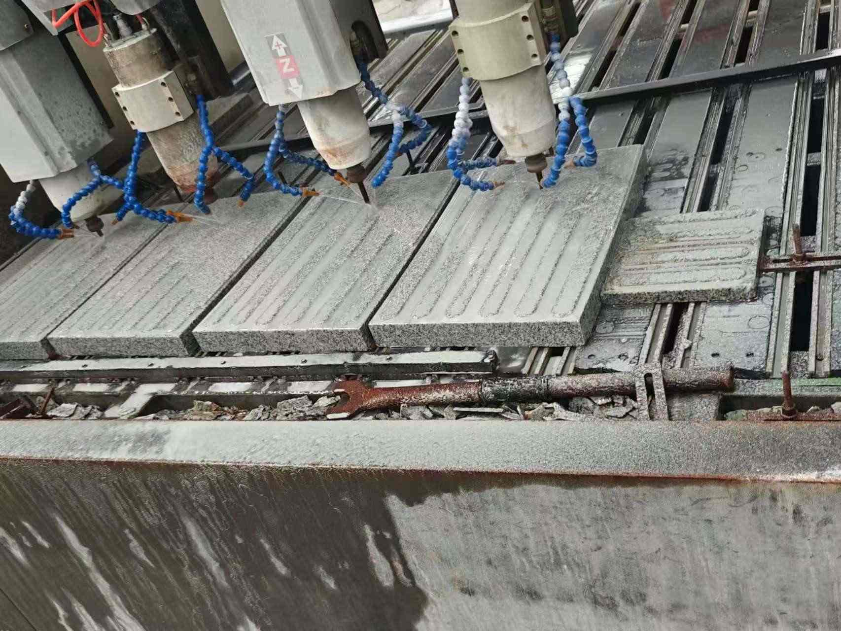 哈尔滨 芝麻白花岗岩荔枝面盲道雕刻