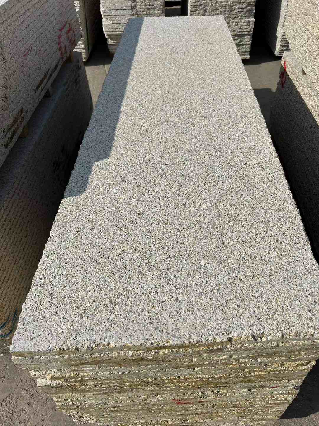 哈尔滨 黄金麻花岗岩荔枝面毛板，半成品