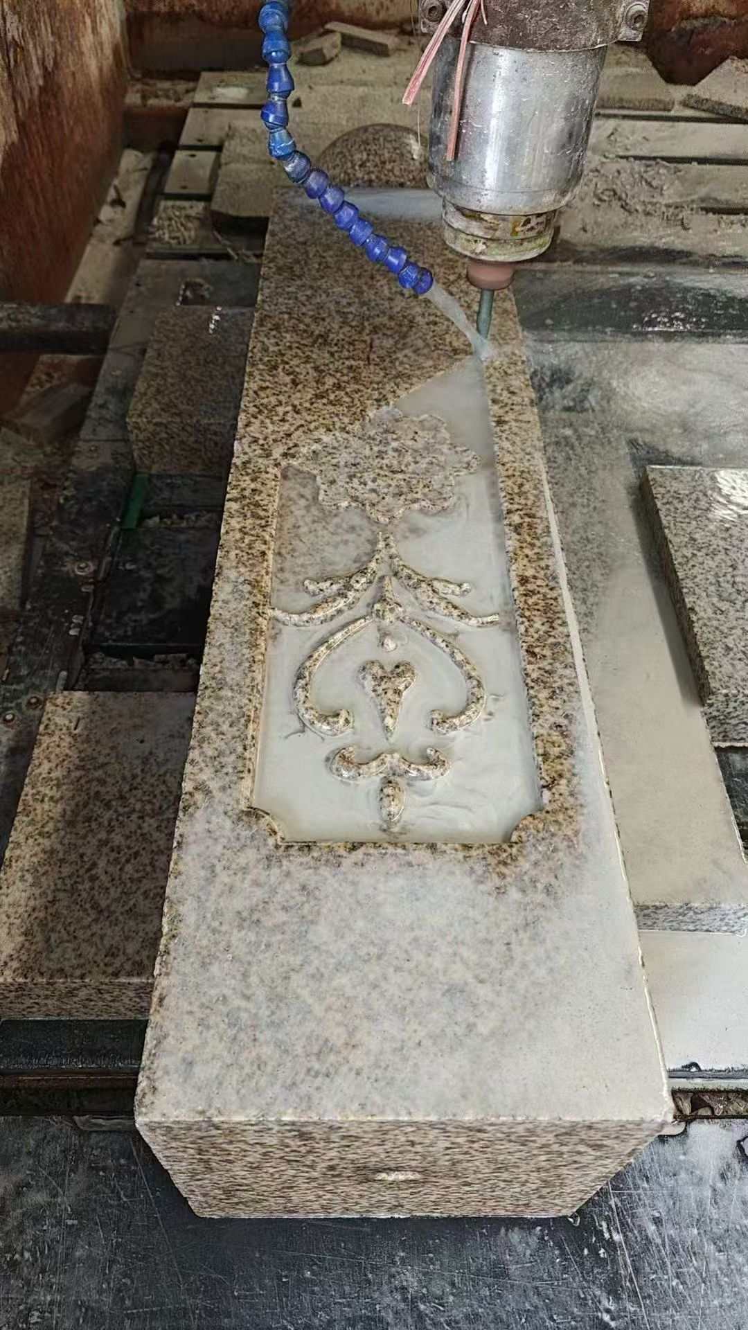 哈尔滨 黄金麻花岗岩异形加工雕刻栏杆大柱