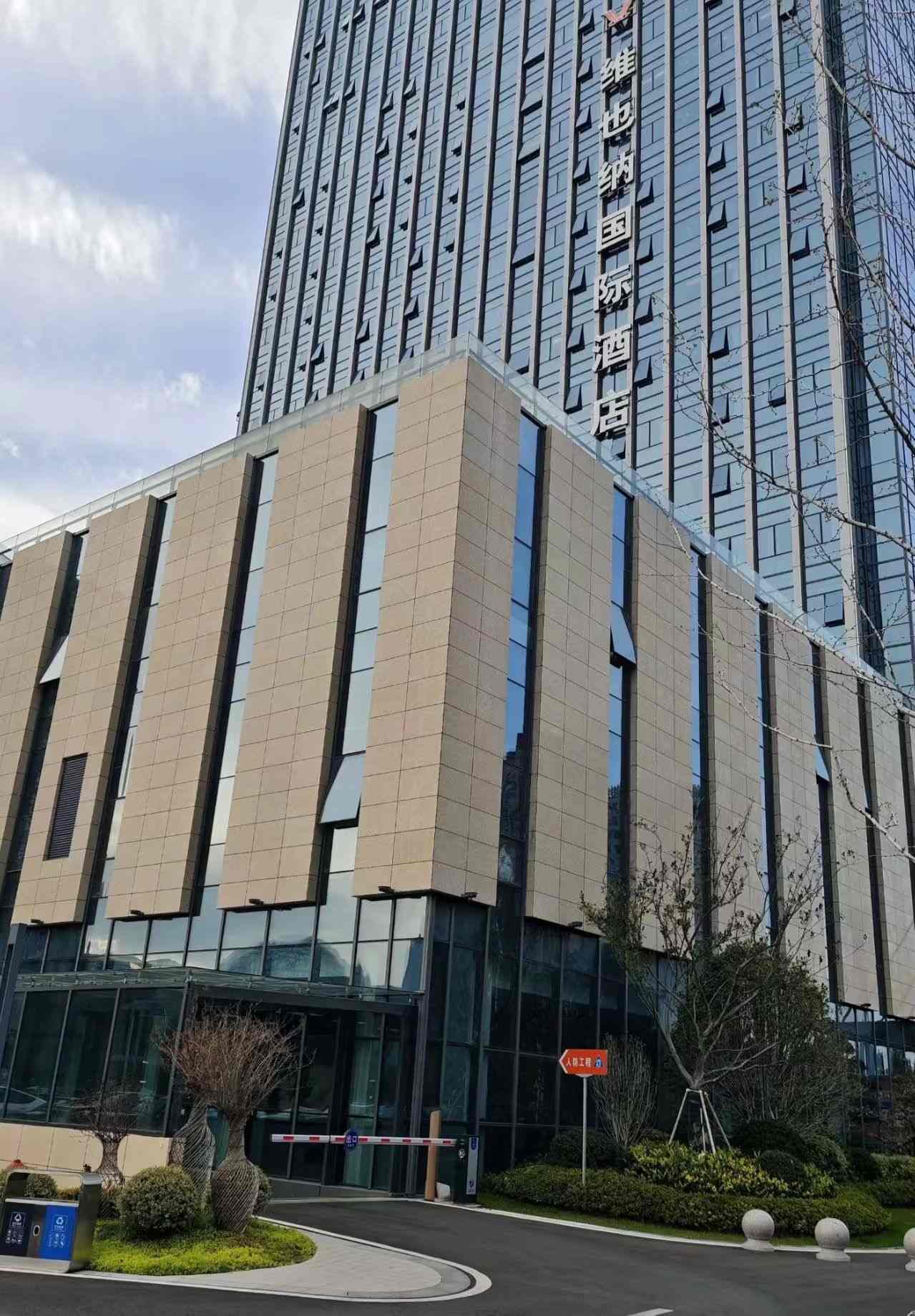 哈尔滨 黄金麻花岗岩外墙干挂