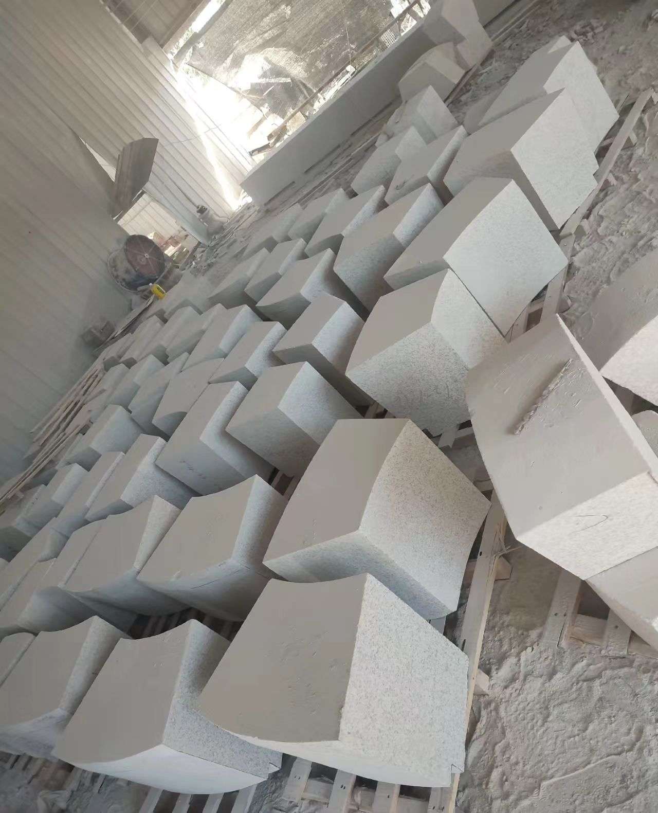 哈尔滨 白麻花岗岩异形坐凳