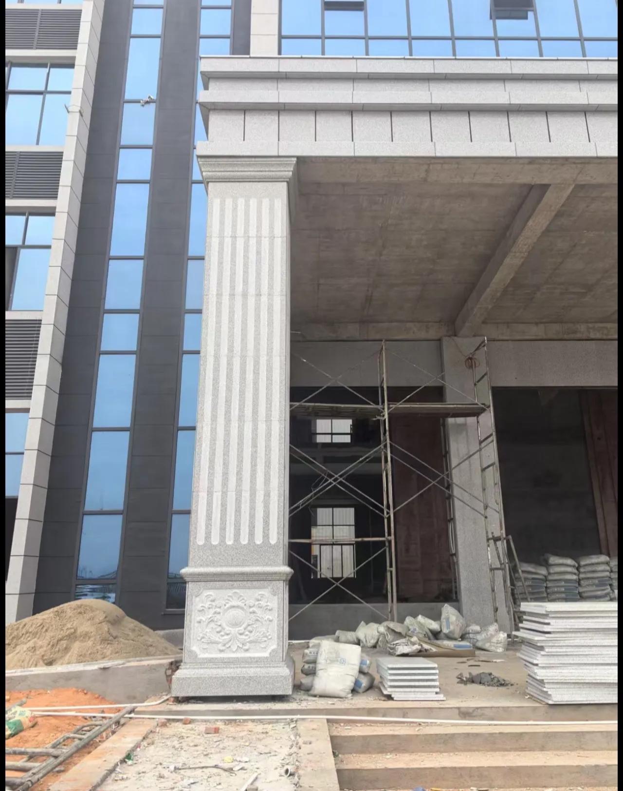 哈尔滨 芝麻白光面花岗岩门楼大柱（罗马柱）配雕花底座