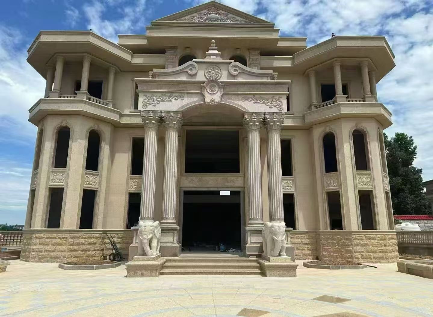 哈尔滨 黄金麻别墅外墙干挂，大柱，大象，蘑菇石，雕花板