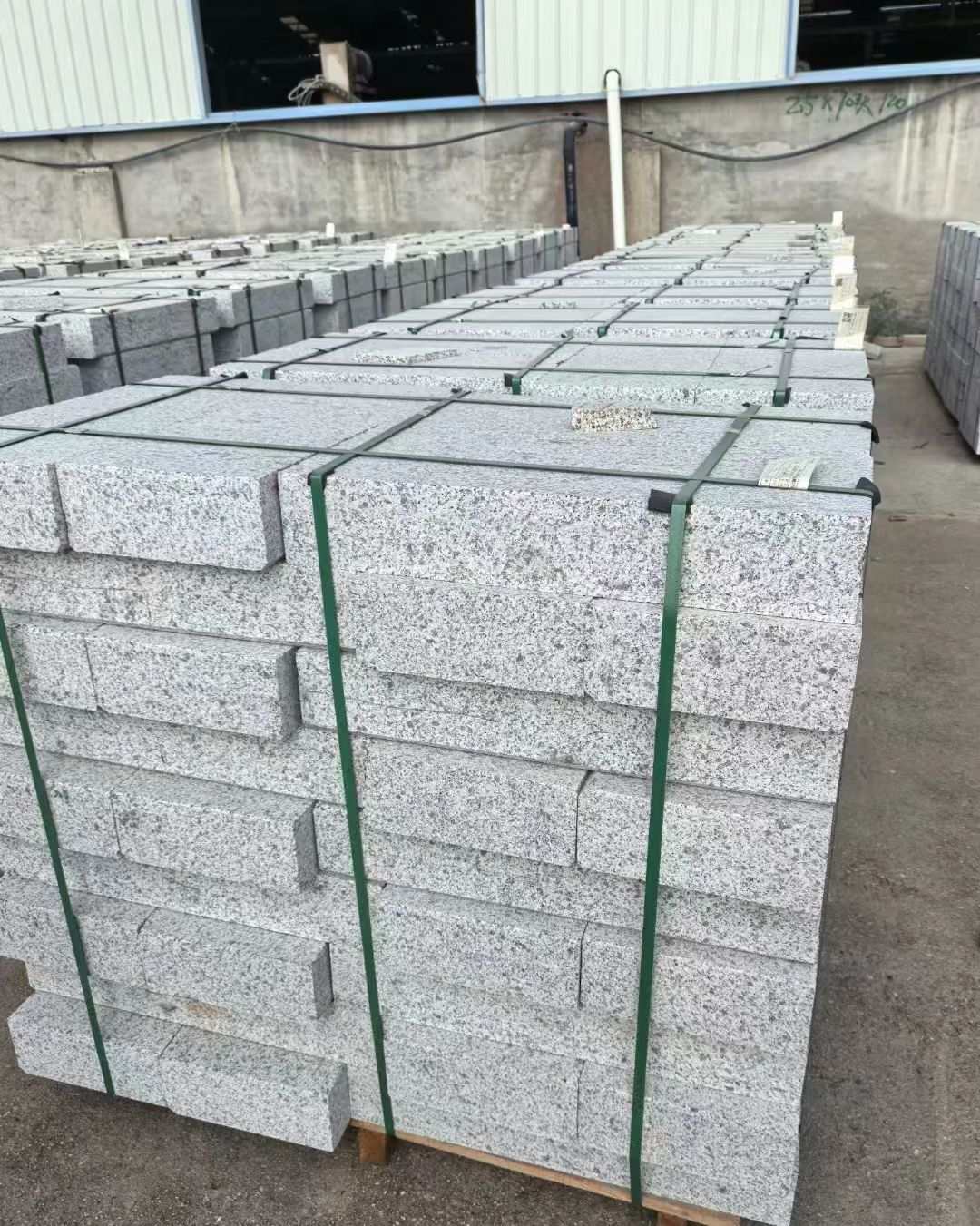 哈尔滨 白麻花岗岩路沿石，弧形路沿石，道牙石，马路牙子，界石，路缘石，平沿石，直岩石，平缘石等