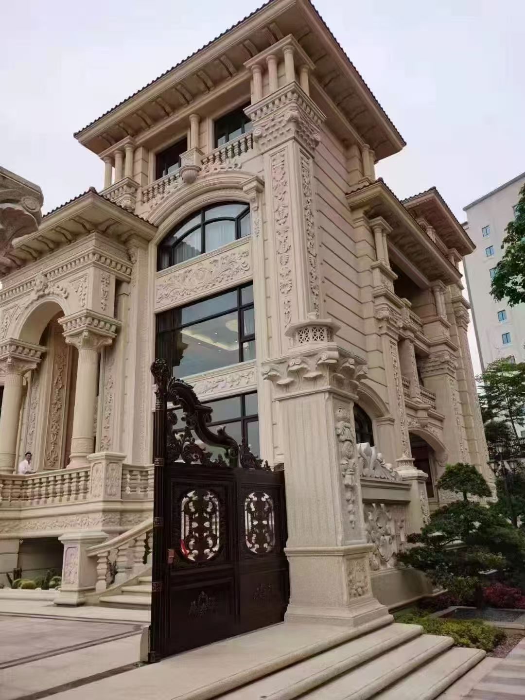 哈尔滨 黄金麻花岗岩别墅外墙干挂效果展示