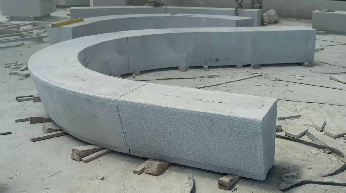 哈尔滨 芝麻白花岗岩光面弧形坐凳