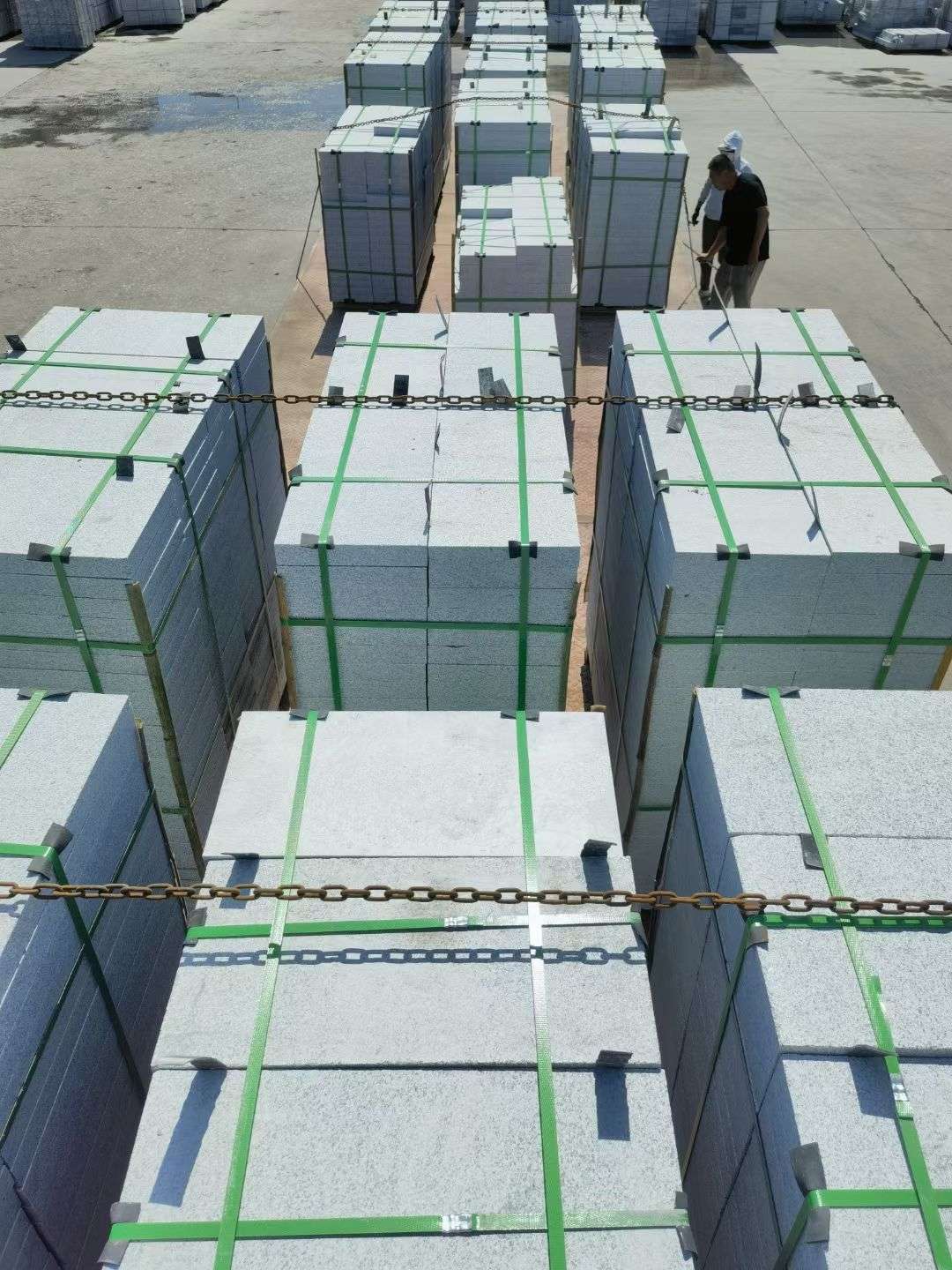 哈尔滨 芝麻白花岗岩5公分地铺石 花岗岩厂家工厂装车日常