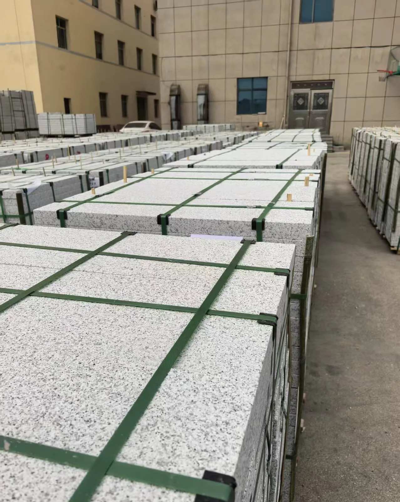 哈尔滨 白麻花岗岩5.0公分荔枝面地铺石