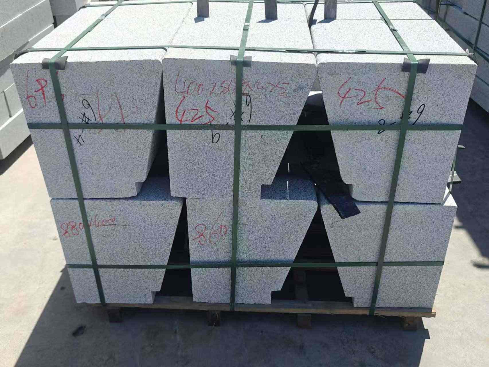 哈尔滨 芝麻白异形坐凳，石凳