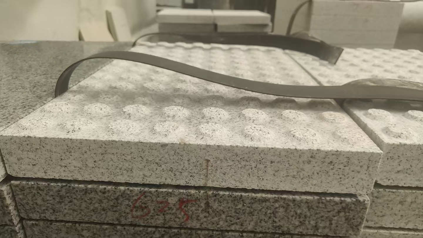 哈尔滨 芝麻白花岗岩6.0公分荔枝面五轴加工雕刻盲点