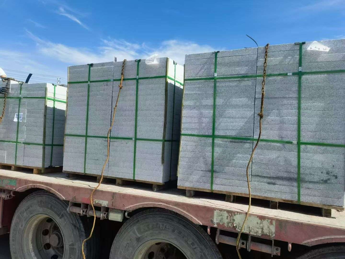 哈尔滨 芝麻白花岗岩地铺石装车日常