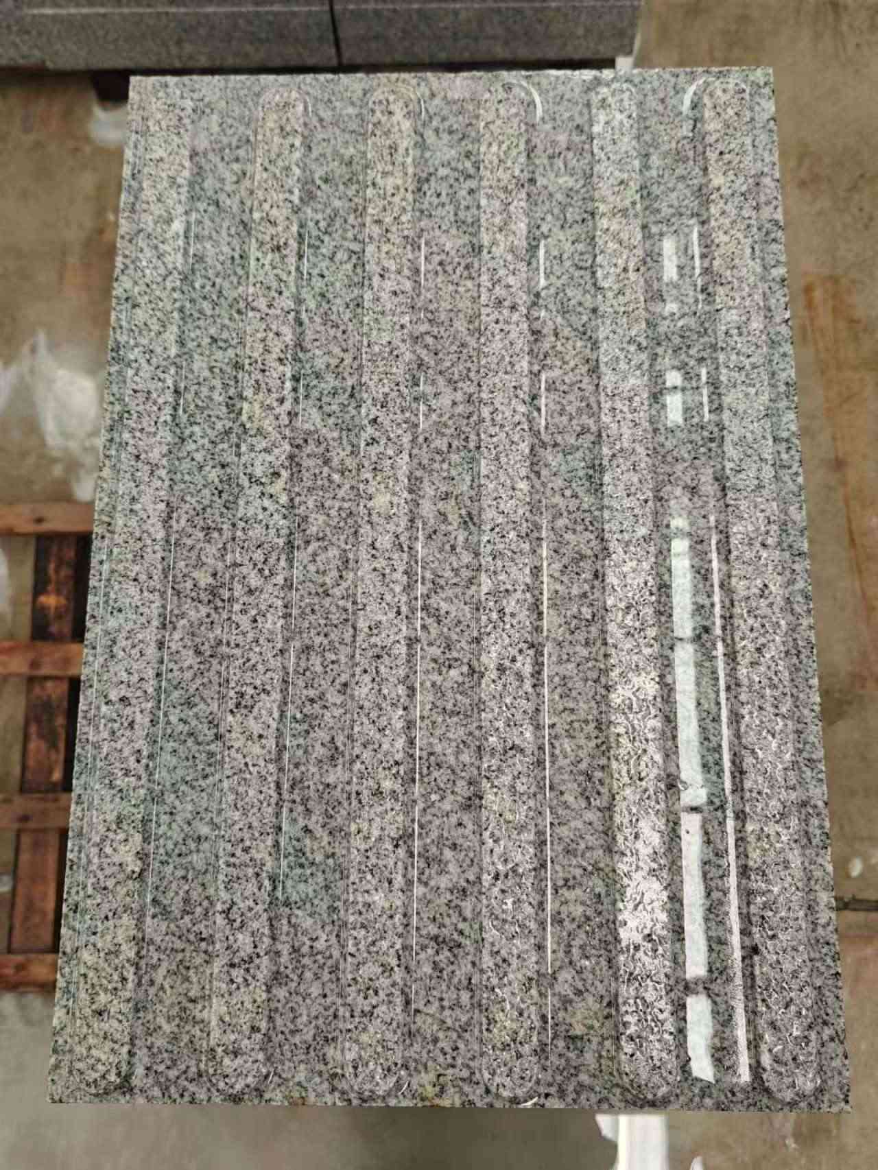 哈尔滨 芝麻白花岗岩荔枝面雕刻盲道，盲条