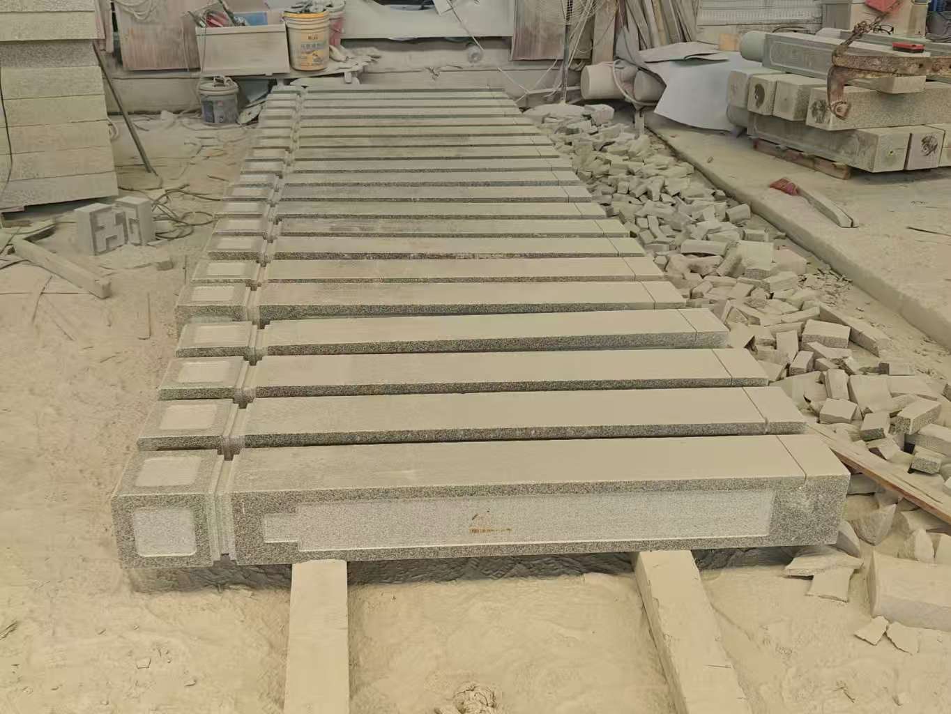 哈尔滨 芝麻白异形加工雕刻-栏杆大柱，方柱